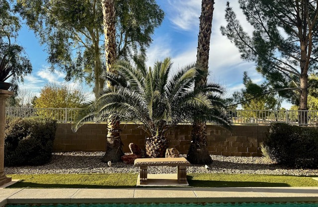 Spacious Spring Training Home with 6 bedrooms, game room, pool and putting green