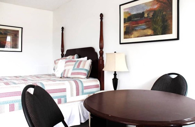 Cozy Premium Single Suites