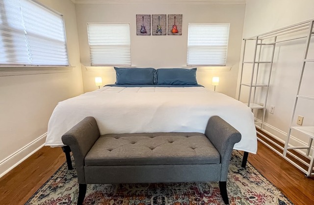 Quiet home 15min from FQ, 10min from trendy Bywater Neighborhood!