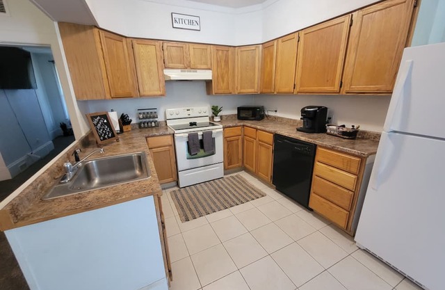 Centrally located Andover Ohio - Pymatuning State Park / Lake