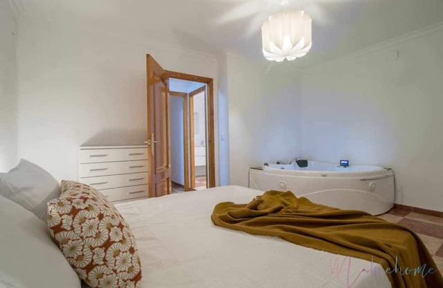 Suite con Jacuzzi en el Centro, ,vistas y Garaje