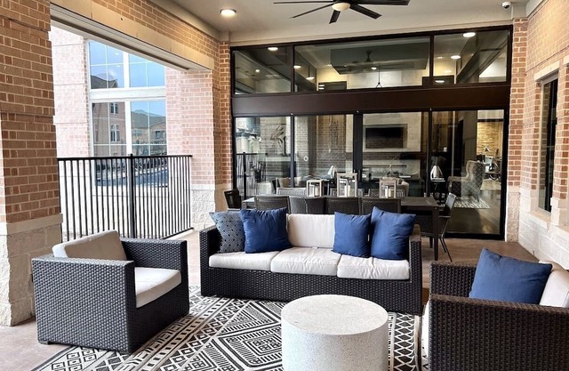 25% OFF 2BD Gym Resort Pool Kessler park - Dallas