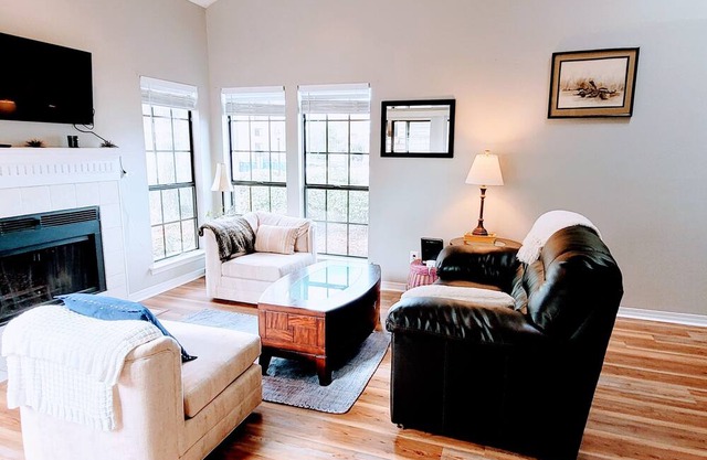 Remodeled Daphne townhome, close to I-10!