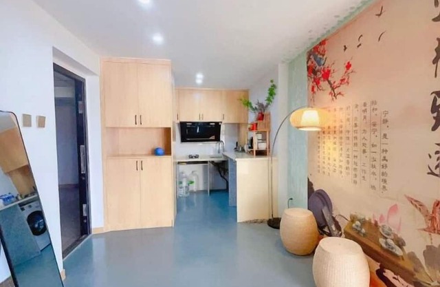 Central Convenient Modern Spacious Bright New Remodeled Commercial / Residency