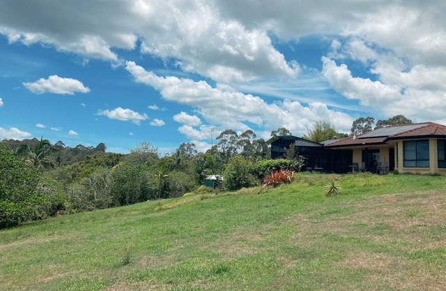 Spacious hinterland house with stunning view