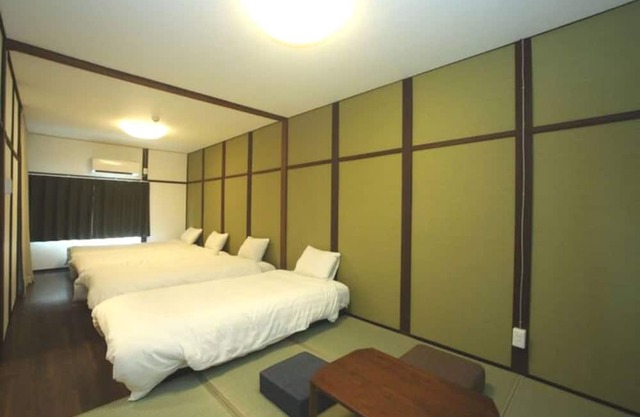 64 sqm Renovated Home 5 Minutes from Kitatatsumi Station Direct Access to Namba Kuromon Market - LIVING TERRACE HOUSE / Osaka Ōsaka