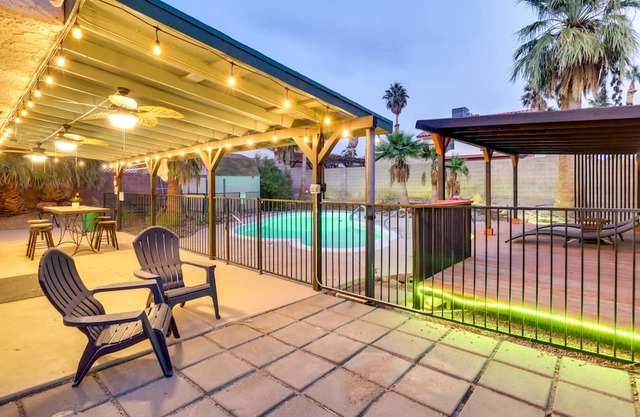 Laughlin Retreat w/ Pool: 2 Mi to Big Bend!
