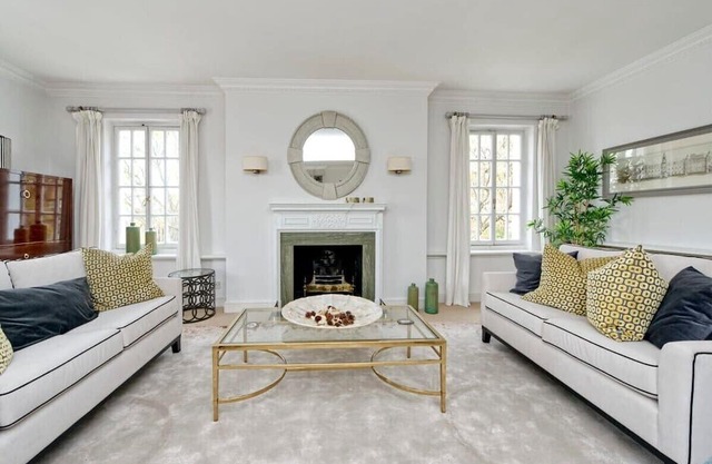 Beautiful 3 bedroom Apartment, Holland Park