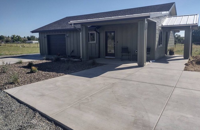 A perfect newly built guesthouse not far from Prescott's beautiful downtown.