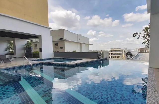 Mountain view Apt perfect for big group @SetiaWalkn