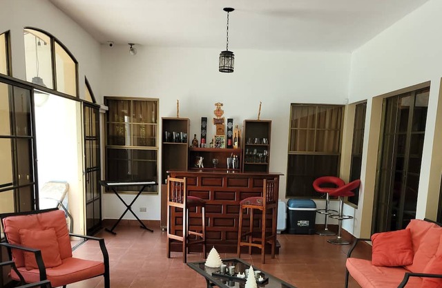 Casa Entera con Alberca en las Colinas Managua, Apta Para Familias