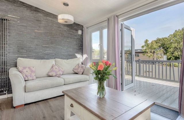 4 bedroom accommodation in Wootton Bridge, Nr Cowes