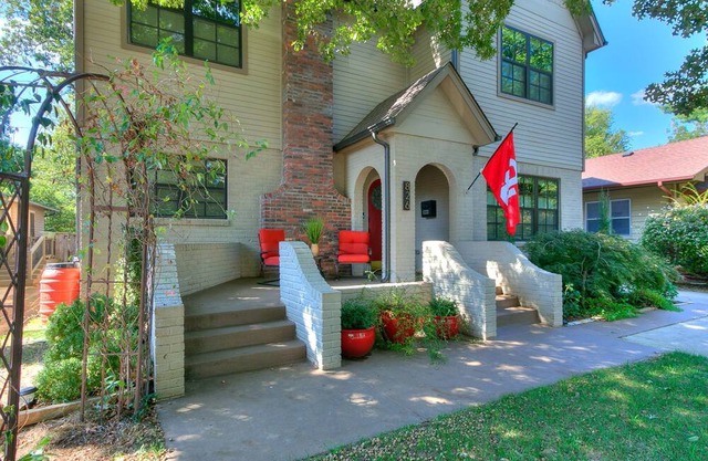 Spacious 5-bedroom house in Norman. Walk to campus!