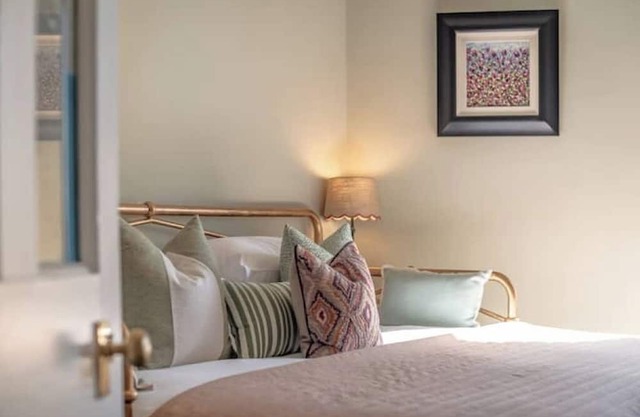 Bright & Stylish 2-Bedroom Apartment in Shawlands, Glasgow