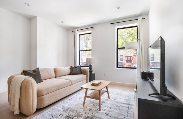 Blueground | Greenpoint, terrace, nr McCarren Park