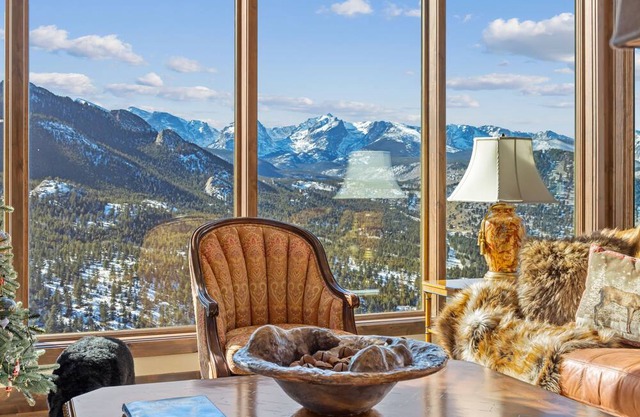 Garland's Alpine Lodge Luxury Vacation Rental at Windcliff