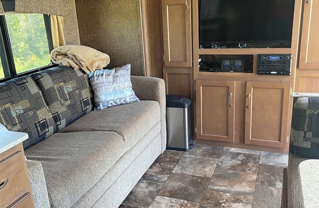 Living the Lake Life 2 Bedroom Camper at Rough River Lake