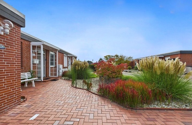 High-quality bungalow is located in the vacation settlement iin Dornumersiel. Pets welcome