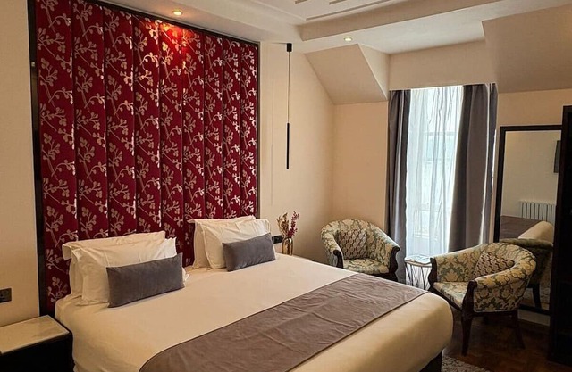 Stylish Oban Harbour Retreat | On-Site Dining, Free WiFi & Steps to Ferries