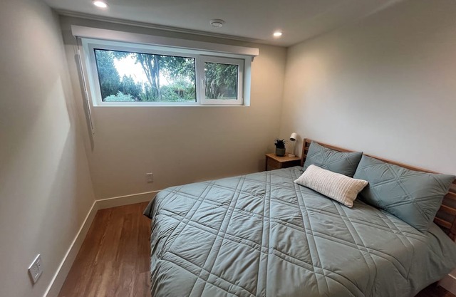 Enjoy the mountains and the ocean from this clean and cozy Deep Cove Suite