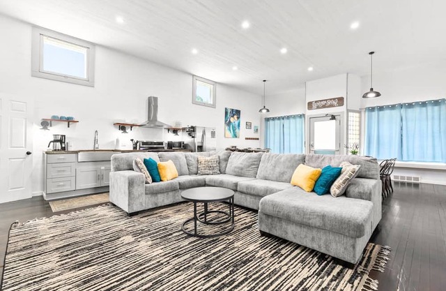 This house is a 4 bedroom(s), 1 bathrooms, located in Oconto, WI.