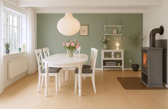 Charming Townhouse Just 150 Meters from the Water.