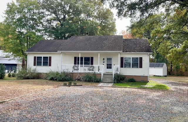 Spacious & charming 3-bedroom rancher in Ferry Park section of Rock Hall