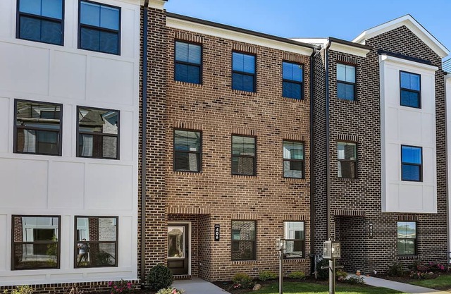 3BR Midterm Luxury in Walkable Neighborhood - Brand New Design