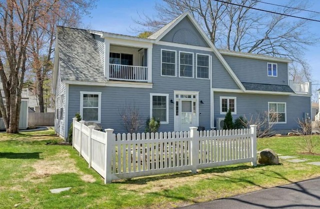 Expansive Seaside Escape on Edgewood