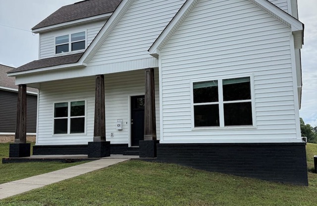 4-bedroom house in Downtown Benton