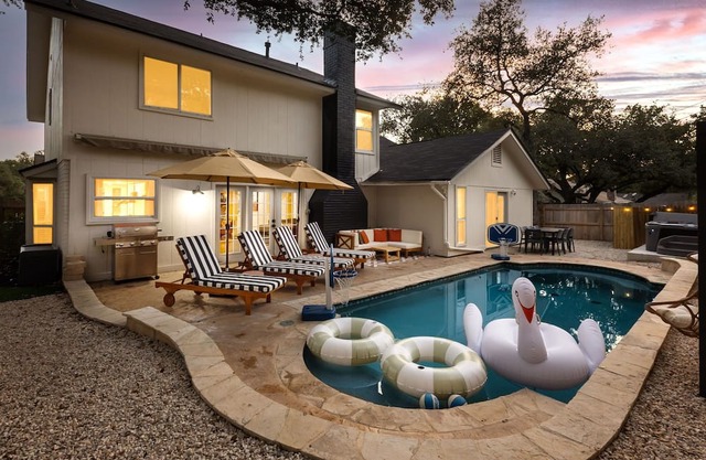 Spacious Family Getaway w/Heated Pool, Fire Pit, Hot Tub, Movie Theater