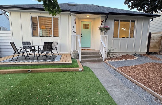 Cozy & Bright 2BR Getaway
