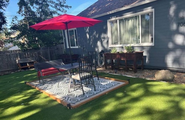 Charming Lovely 1940s Bungalow