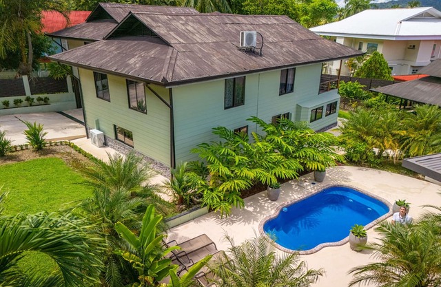 Amazing Golfito location-House+Casita-sleeps 16+Top property in Golfito+Luxury