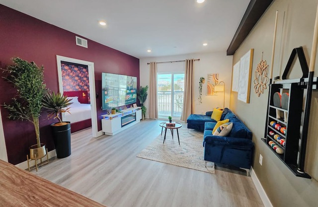 Garage Parking/3 King Beds/Pool Table/85" TV