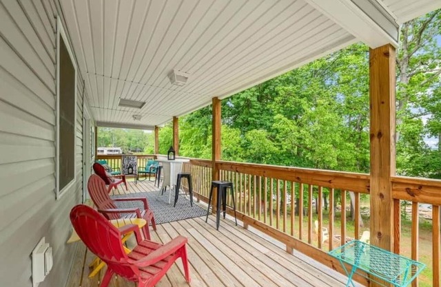 Dockside Dreamz- Full duplex lake fun for 12