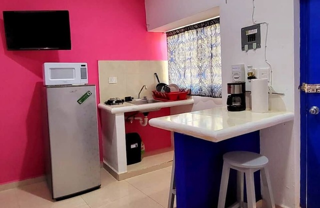 Clean and comfortable apt. in the center + A/C + Hot water + Cenote Zaci