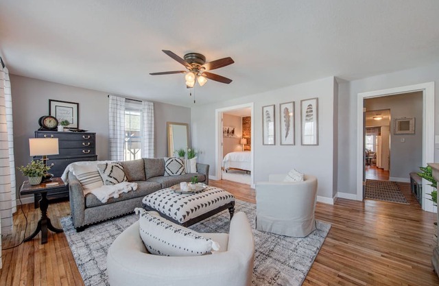 Charming Downtown Retreat for Weddings, Weekends & Outdoor Fun!