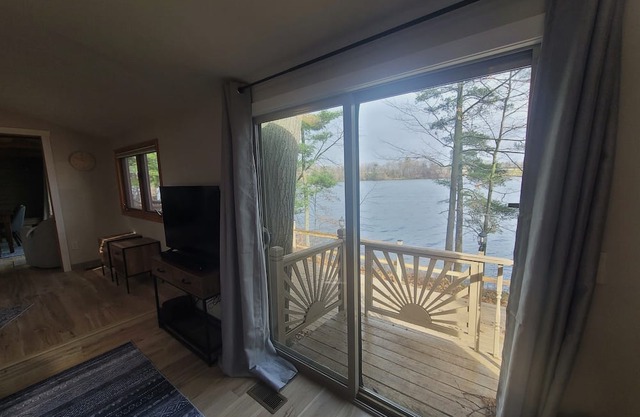 Welcoming & updated Lakefront cabin with AC in Turtle Lake - 2 bedrooms