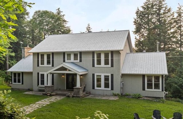 The Goldenwood Lakehouse: Waterfront Forest Escape