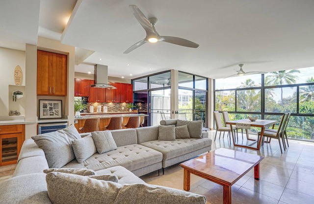 1 Mi to Beach, Remote Work Hub: Modern Kailua Gem!
