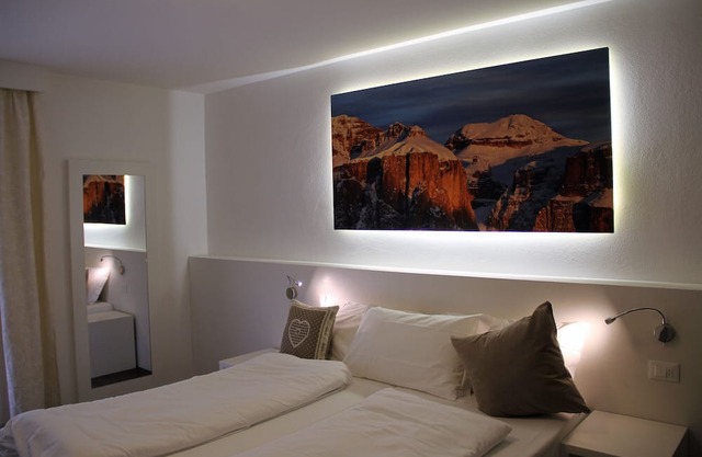 Bed and Breakfast 'Fedaia Joy' with Mountain View, Balcony and Wi-Fi