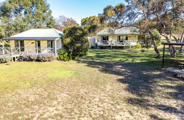 Country Escape Cottages | Lavender & Grevillea