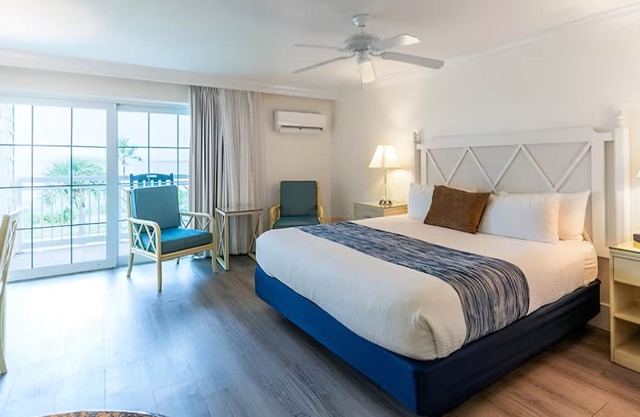 Tropical Bliss | Unit w/Balcony & Kitchen – Perfect for Couples! | Onsite Pool