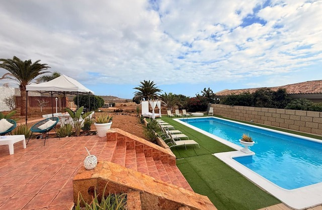Vacation Villa 'Luxury El Mirador' with Sea View, Private Pool and Wi-Fi