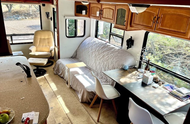 Cozy, private, big 1 bedroom RV. Walk to Crestone Ziggurat