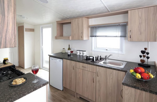 MARINER'S MEADOW - HAYLING ISLAND in Hayling Island Holiday Park
