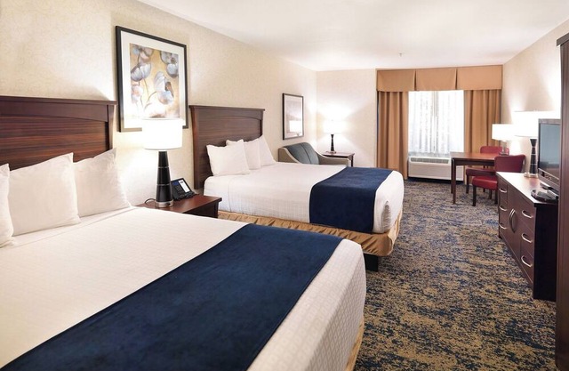 Pet-friendly Stay Featuring Indoor Pool, Sauna & Free Breakfast l 2 Rooms