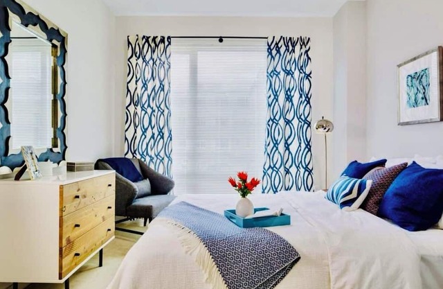 The Art House King Bed Harvard and MIT walking distance