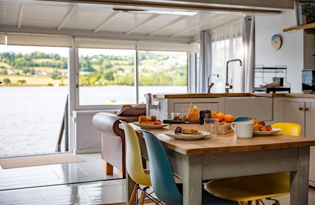 Riverside Retreat on the Teign Estuary